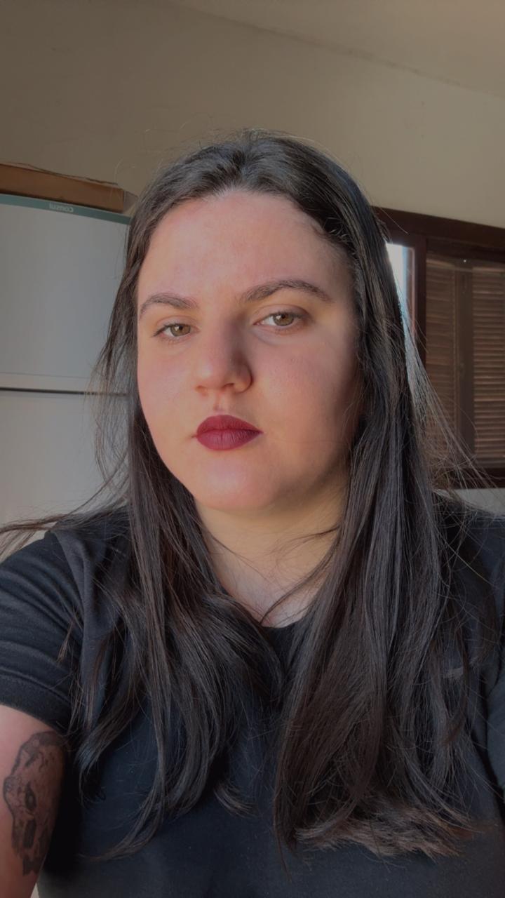 Portrait of Amanda Colares - Developer & Psychology Student